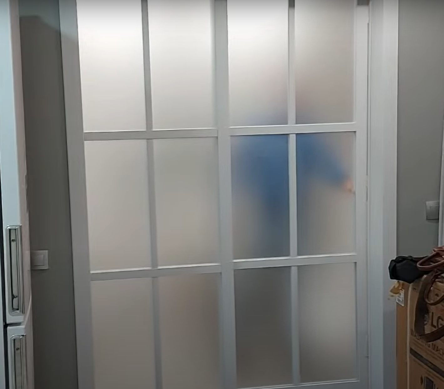 Монтаж раздвижных дверей на кухню